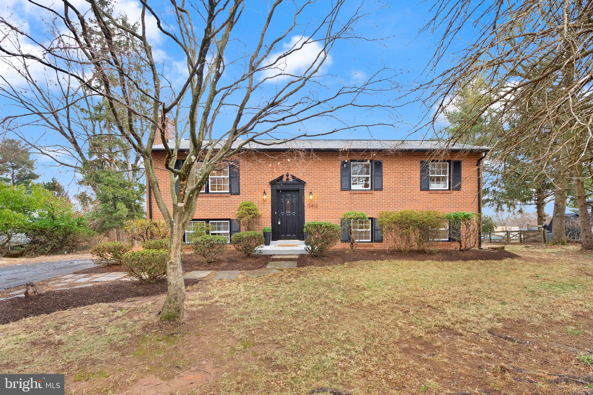 12412 Needle Drive Clarksburg, MD 20871 - Photo 4 of 51 a backyard of a house with oven and a tree