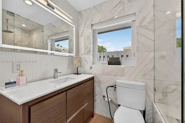 $1,850,000 | 2131 Northeast 15th Terrace, Wilton Manors, FL 33305