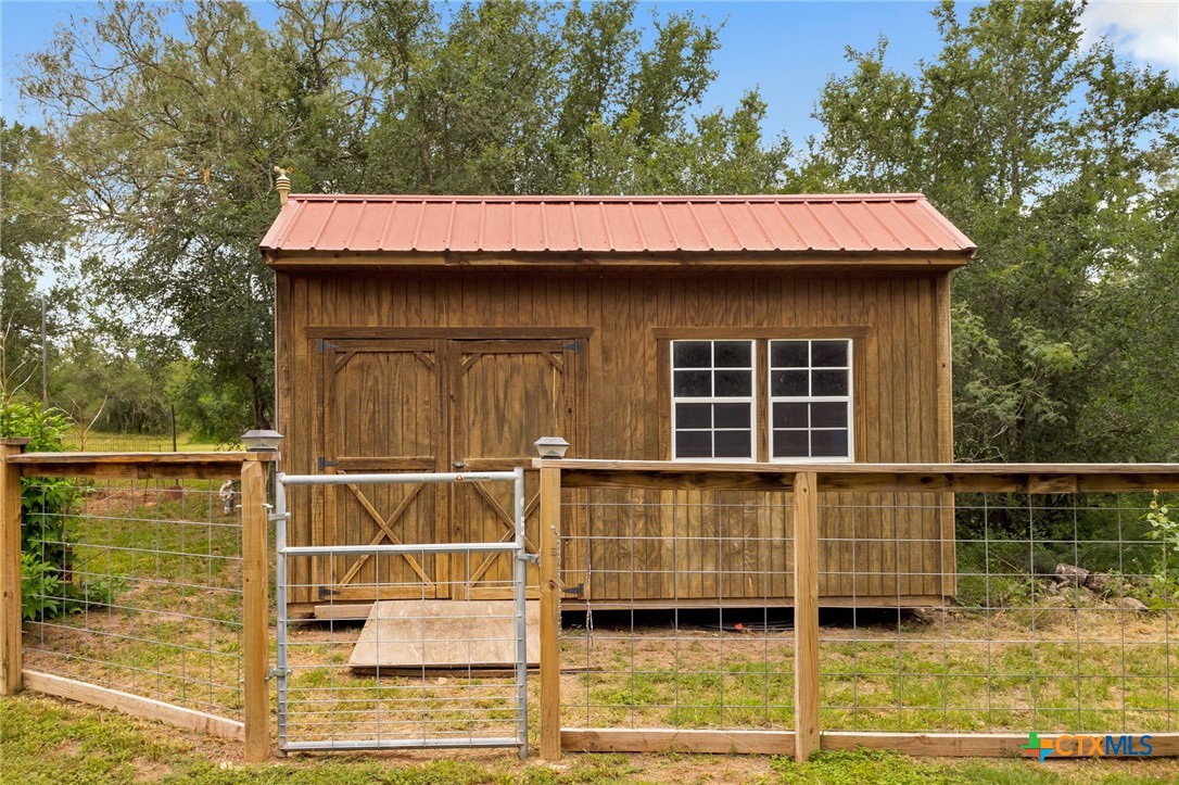 757 Jackson Road Kingsbury, TX 78638 - Photo 40 of 46