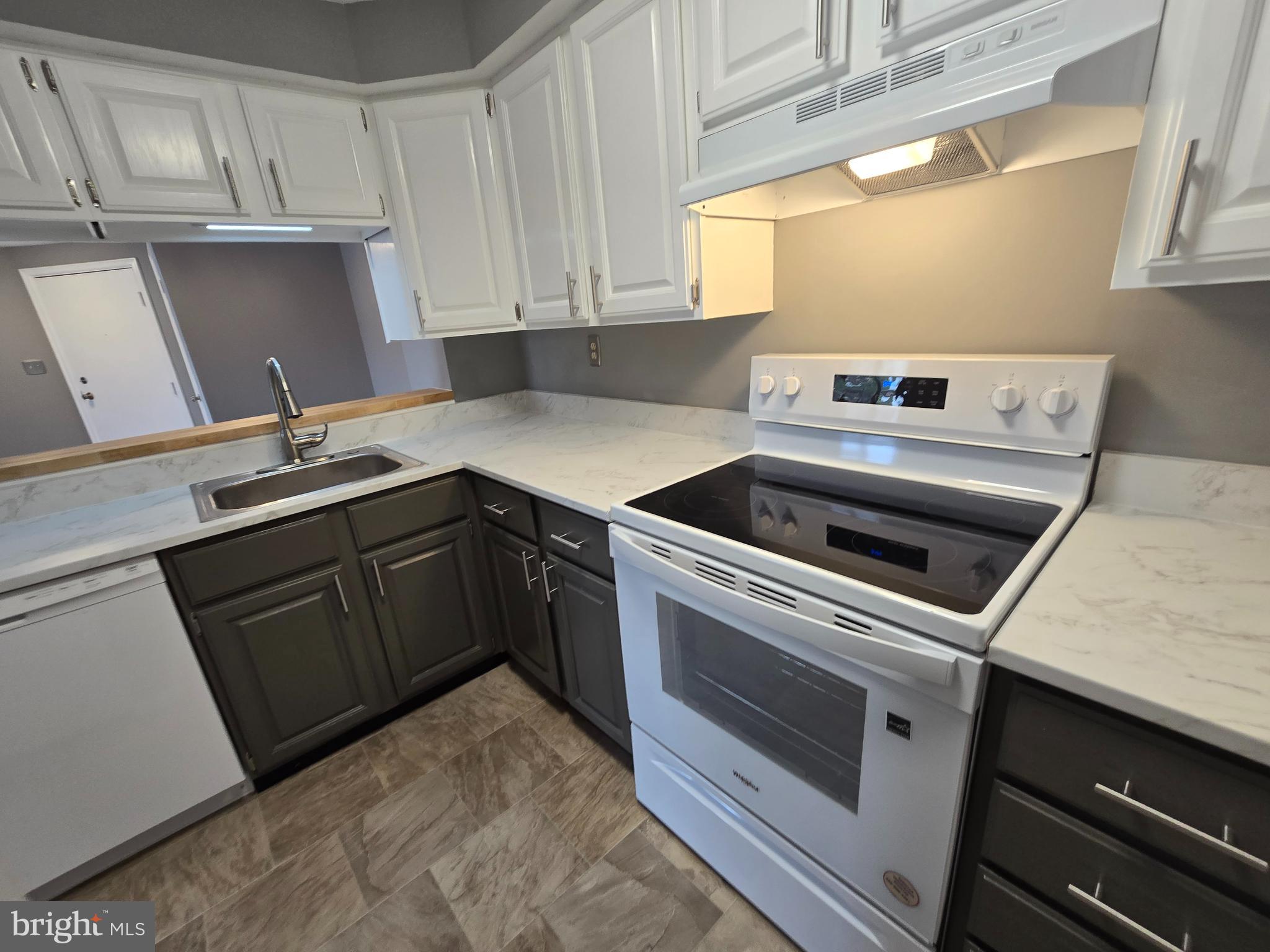 821 Stratford Way, Unit H Frederick, MD 21701 - Photo 15 of 45 a kitchen with a sink stove and cabinets