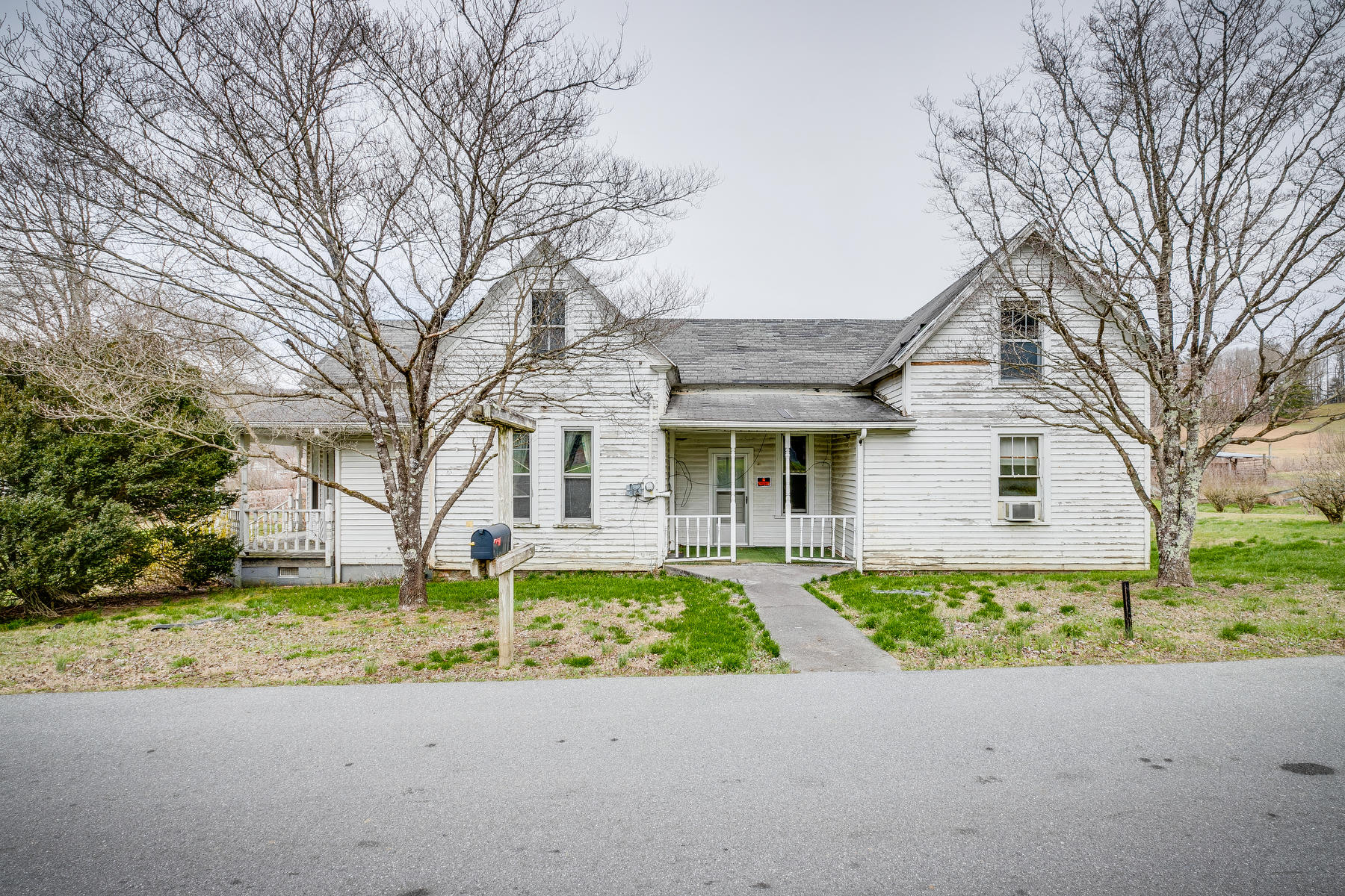 1225 Brown Road Erwin, TN 37650 - Photo 1 of 14 001