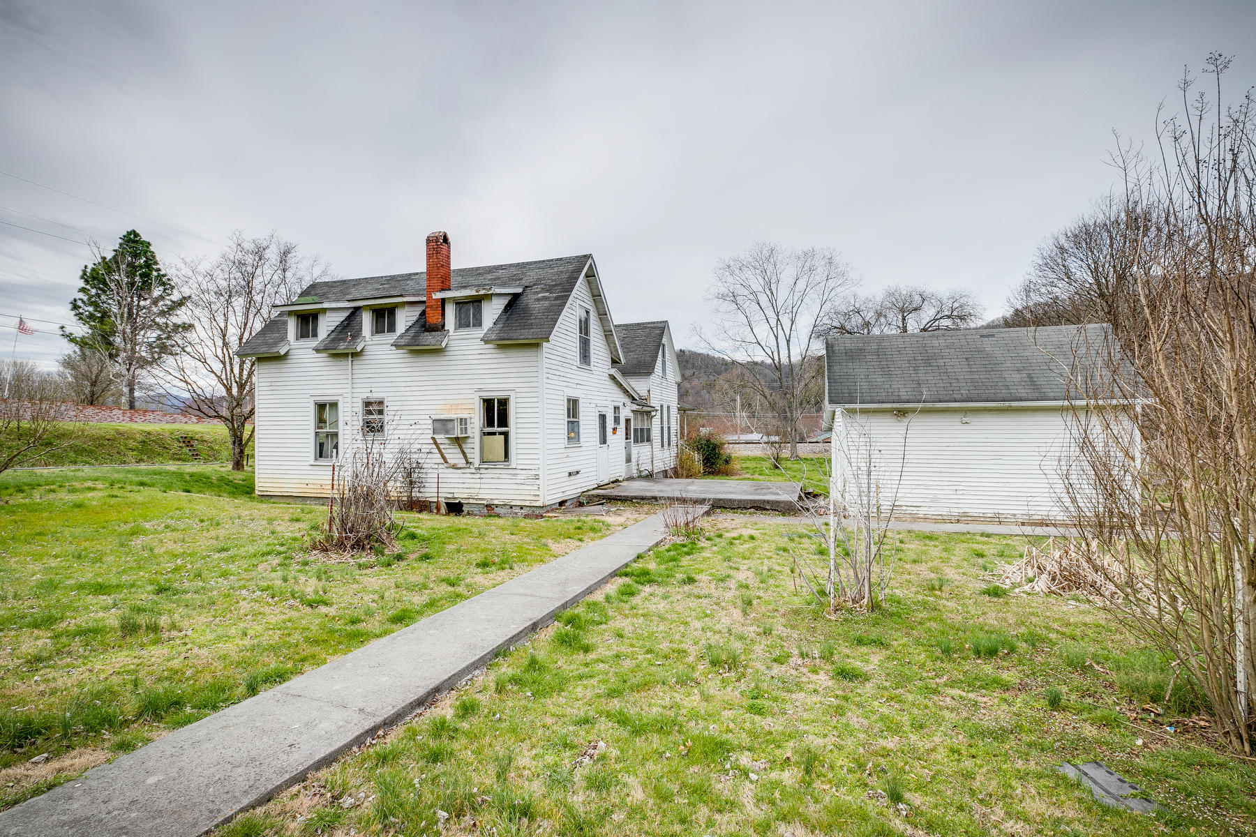 1225 Brown Road Erwin, TN 37650 - Photo 3 of 14 003