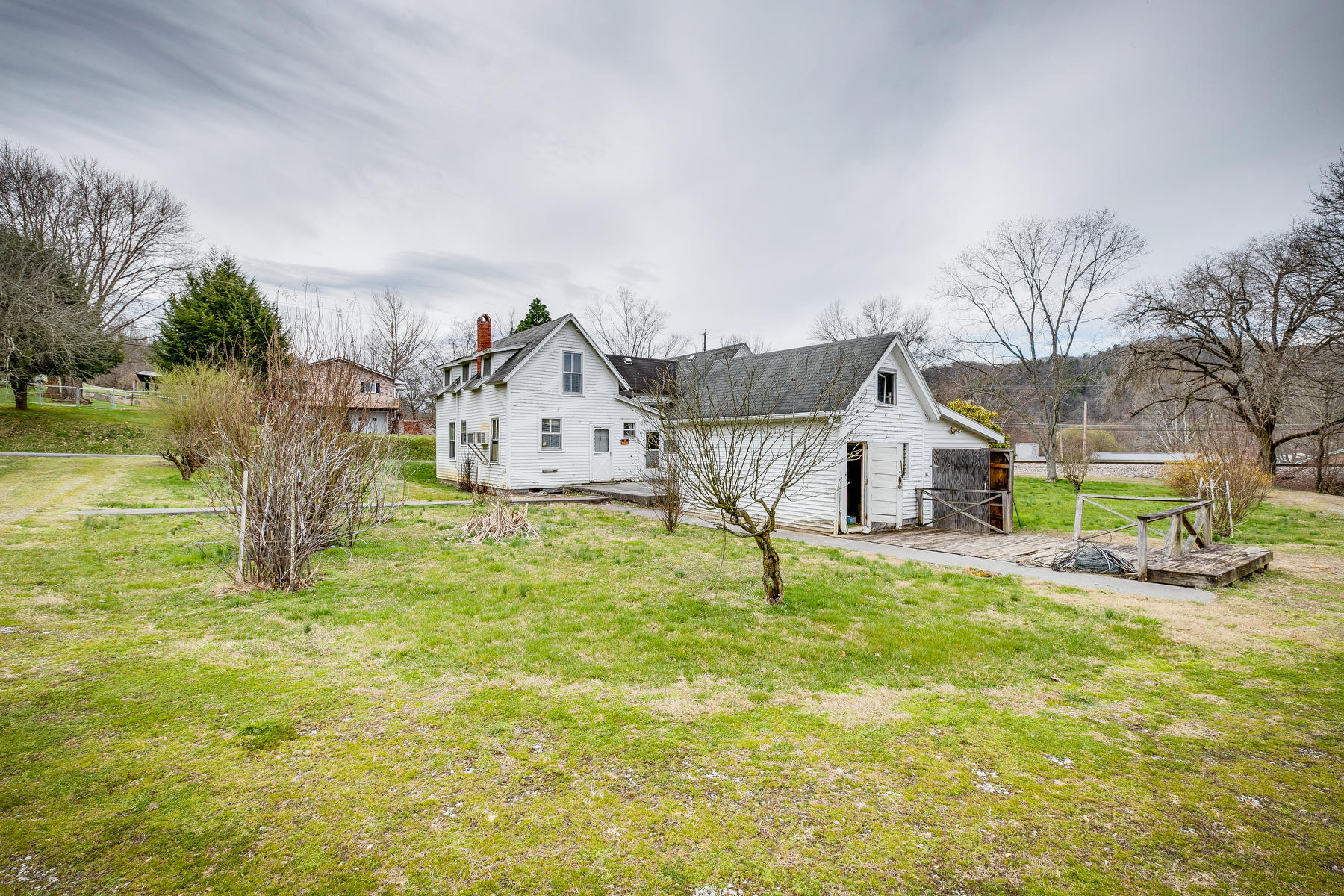 1225 Brown Road Erwin, TN 37650 - Photo 4 of 14 004