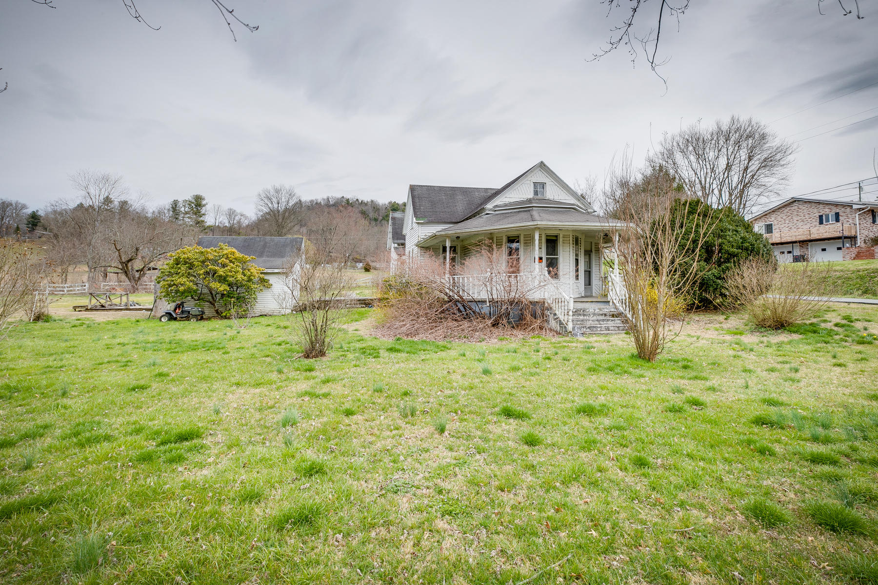 1225 Brown Road Erwin, TN 37650 - Photo 6 of 14 006