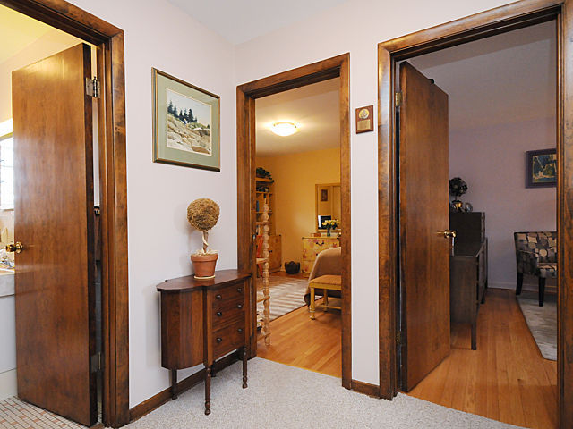 739 Juniper Road Glenview, IL 60025 - Photo 2 of 21 a view of a living room and bathroom