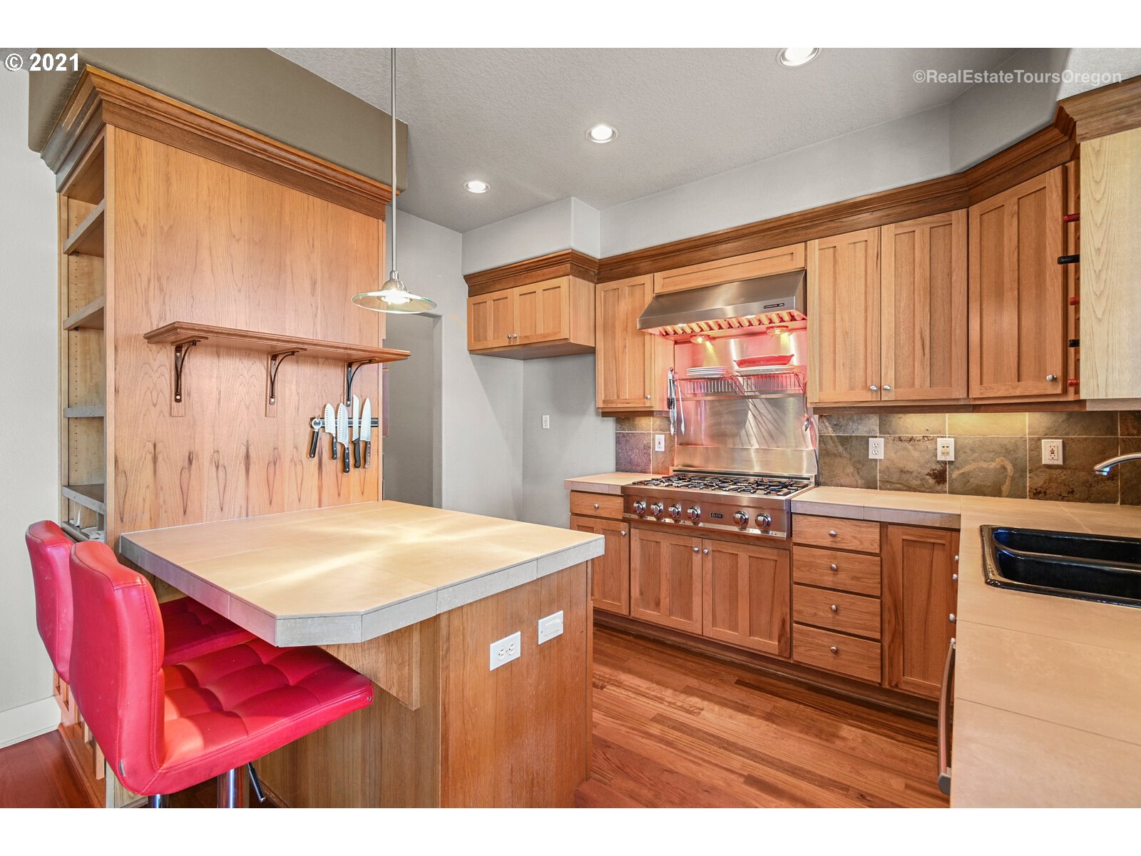 16080 Southwest Goshawk Street Beaverton, OR 97007 - Photo 9 of 31 Gallery Image 9