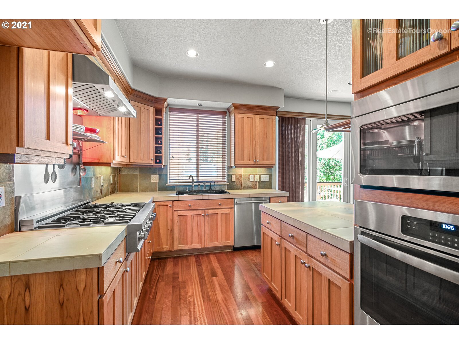 16080 Southwest Goshawk Street Beaverton, OR 97007 - Photo 10 of 31 Gallery Image 10