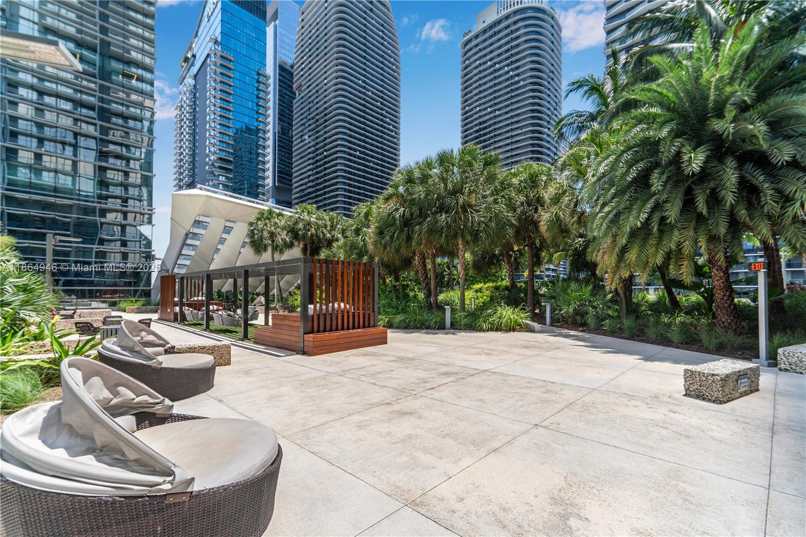 88 Southwest 7th Street, Unit 2910 Miami, FL 33130 - Photo 22 of 22 a view of outdoor space and patio