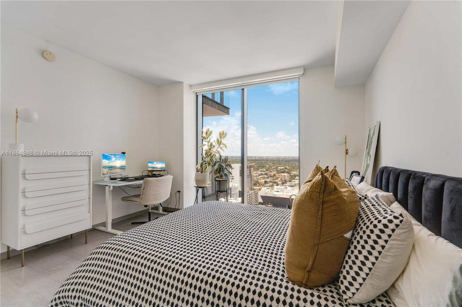 88 Southwest 7th Street, Unit 2910 Miami, FL 33130 - Photo 9 of 22 a living room with furniture a window and a table