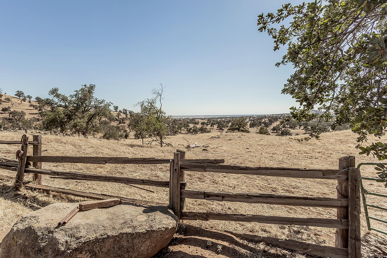 22085 Watts Valley Road Sanger, CA 93657 - Photo 41 of 98