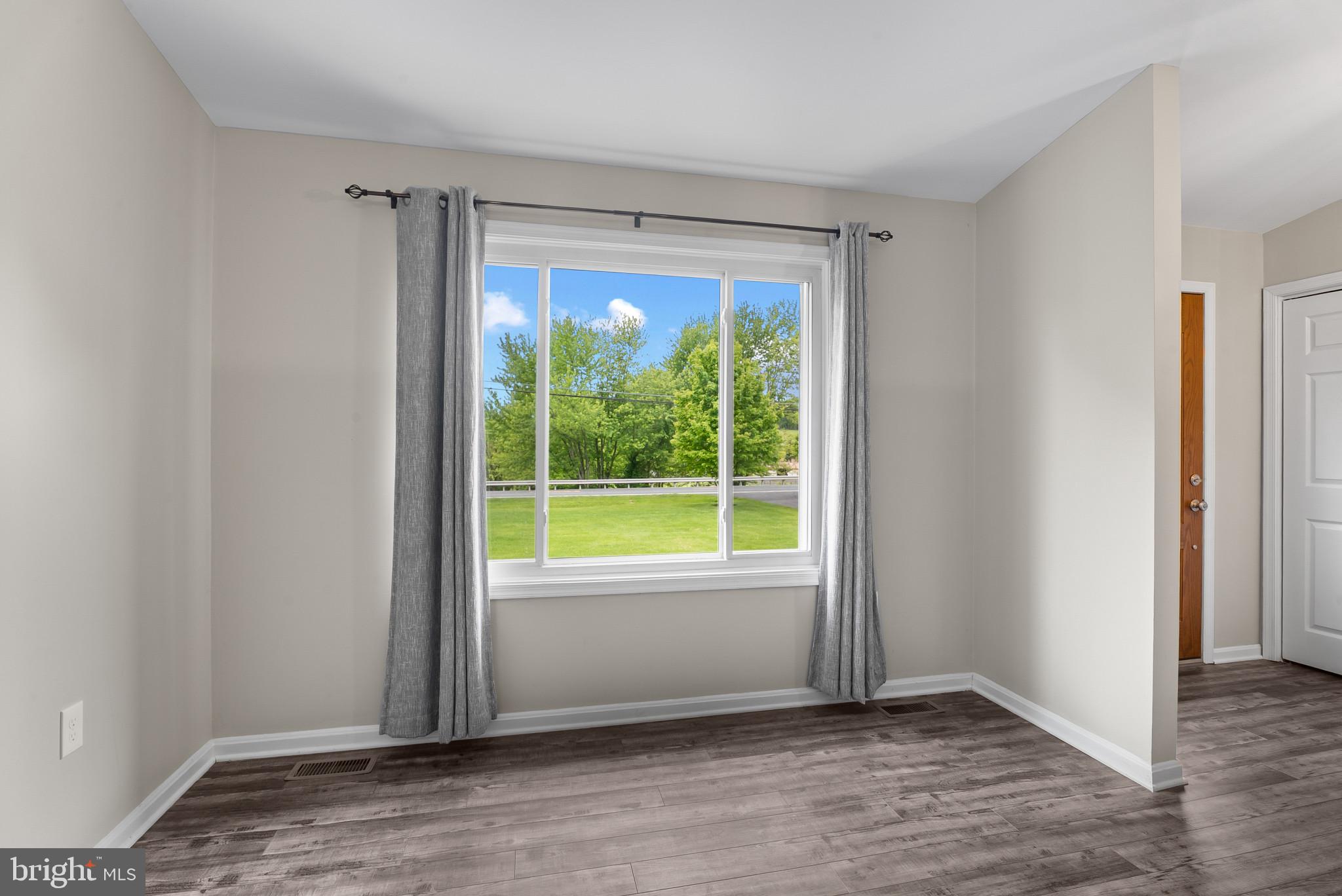2607 Marston Road New Windsor, MD 21776 - Photo 10 of 45 Living room/office