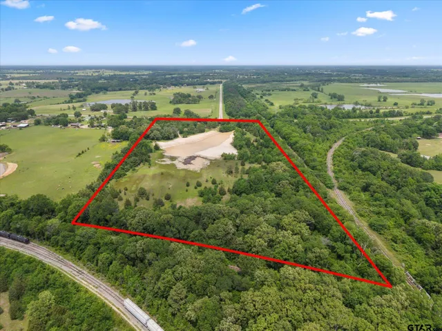 a view of a tennis court