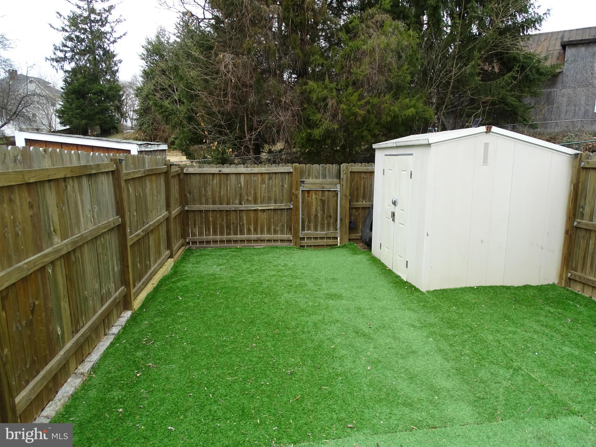 6106 Mt Ridge Road Catonsville, MD 21228 - Photo 29 of 30 a view of a backyard with a cabin