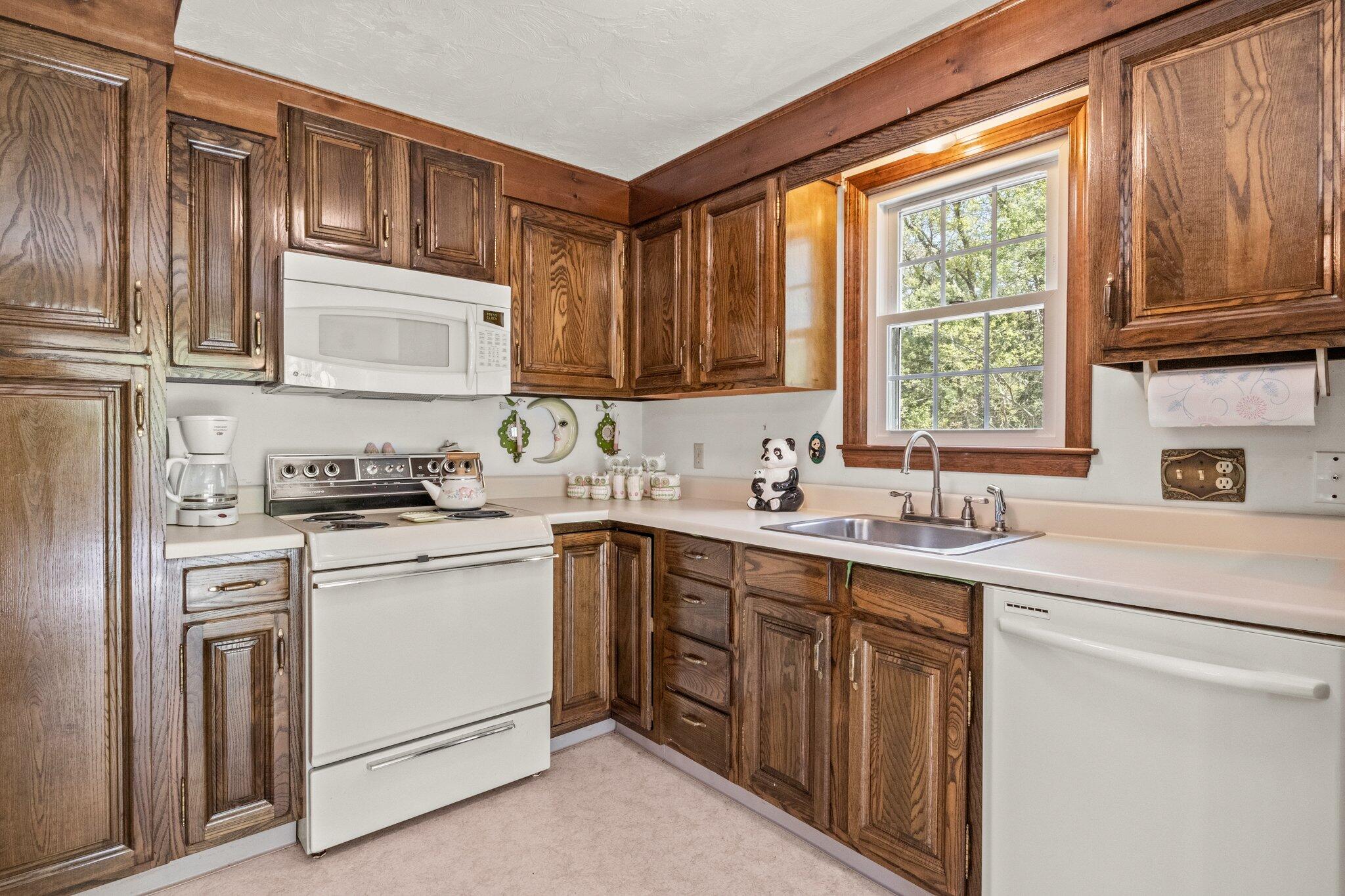 4 Robin Road Sandwich, MA 02563 - Photo 8 of 33 14-web-or-mls-4-robin-rd