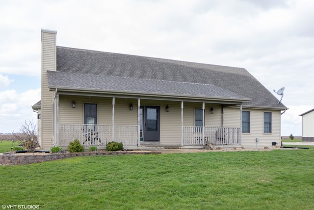 3325 East 19th Road Ottawa, IL 61350 - Photo 2 of 20 a front view of a house with a garden and plants