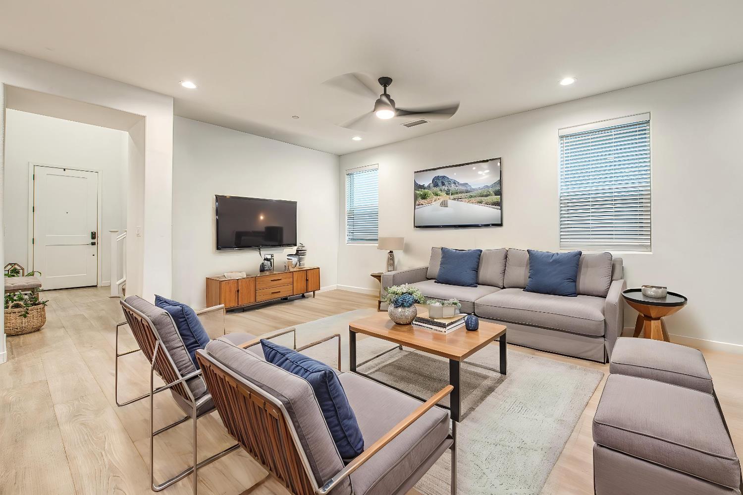 4311 San Miguel Road Madera, CA 93636 - Photo 6 of 83 Living room Virtually staged