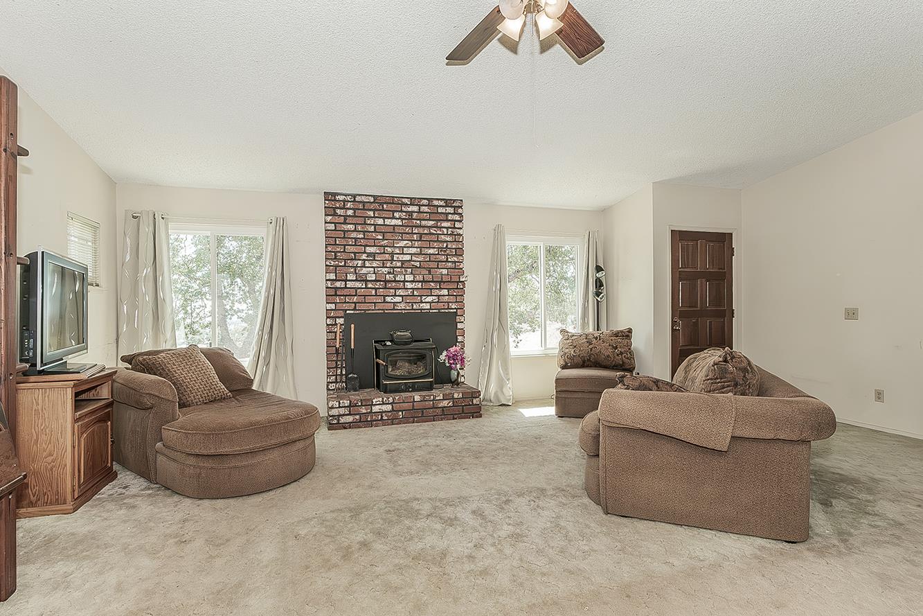 22085 Watts Valley Road Sanger, CA 93657 - Photo 7 of 98