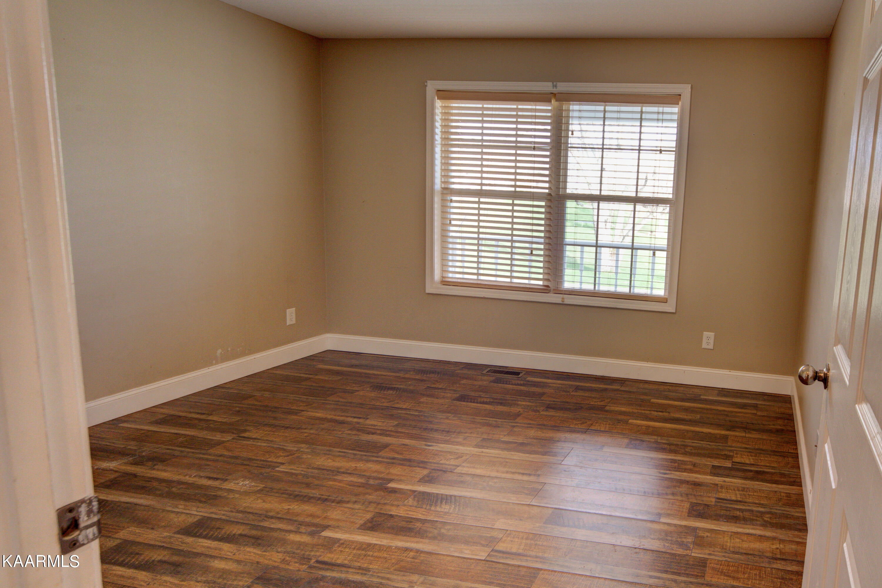 235 Troxel Drive Oneida, TN 37841 - Photo 11 of 34 235TroxelDr011