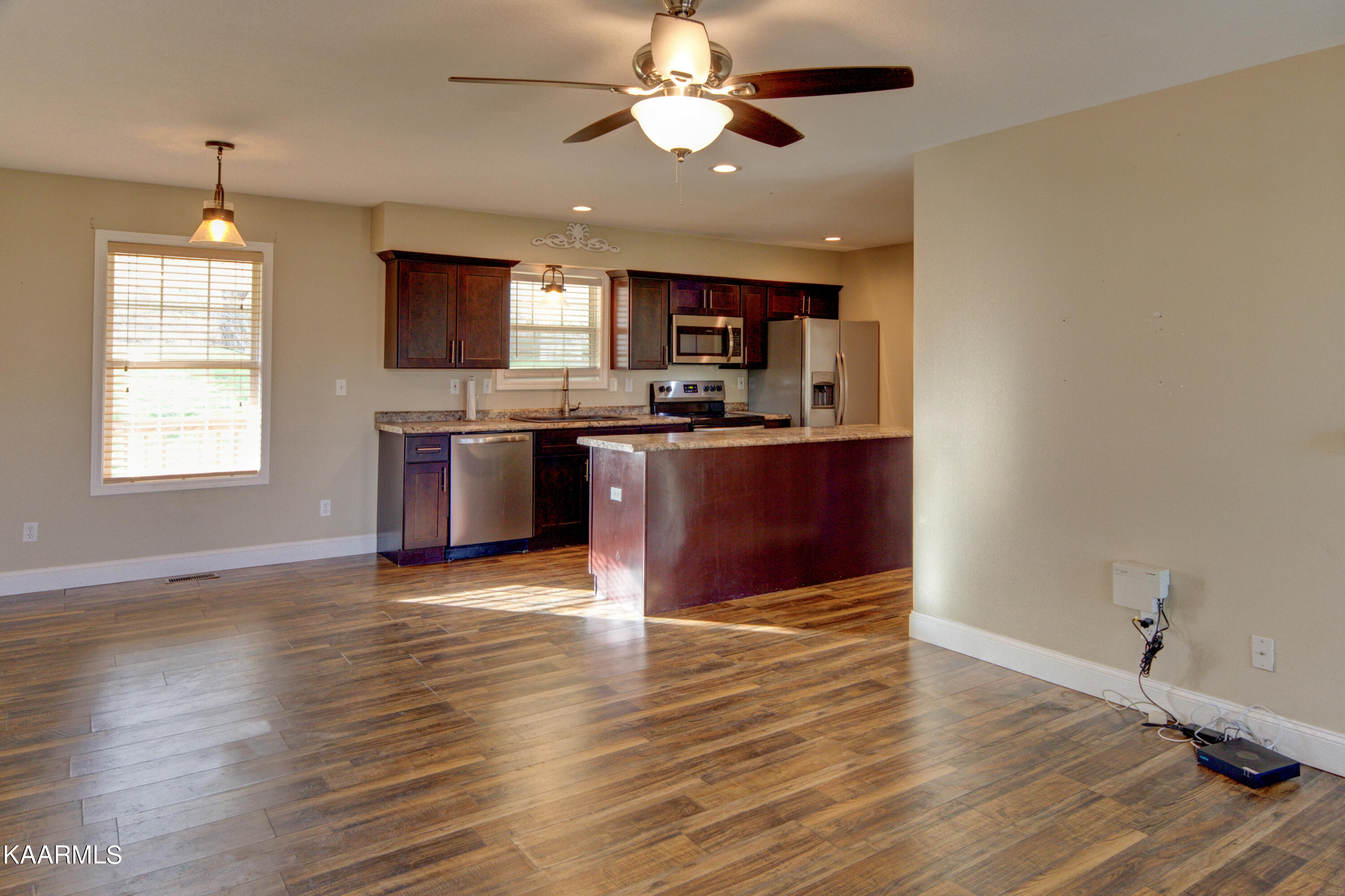235 Troxel Drive Oneida, TN 37841 - Photo 6 of 34 235TroxelDr006