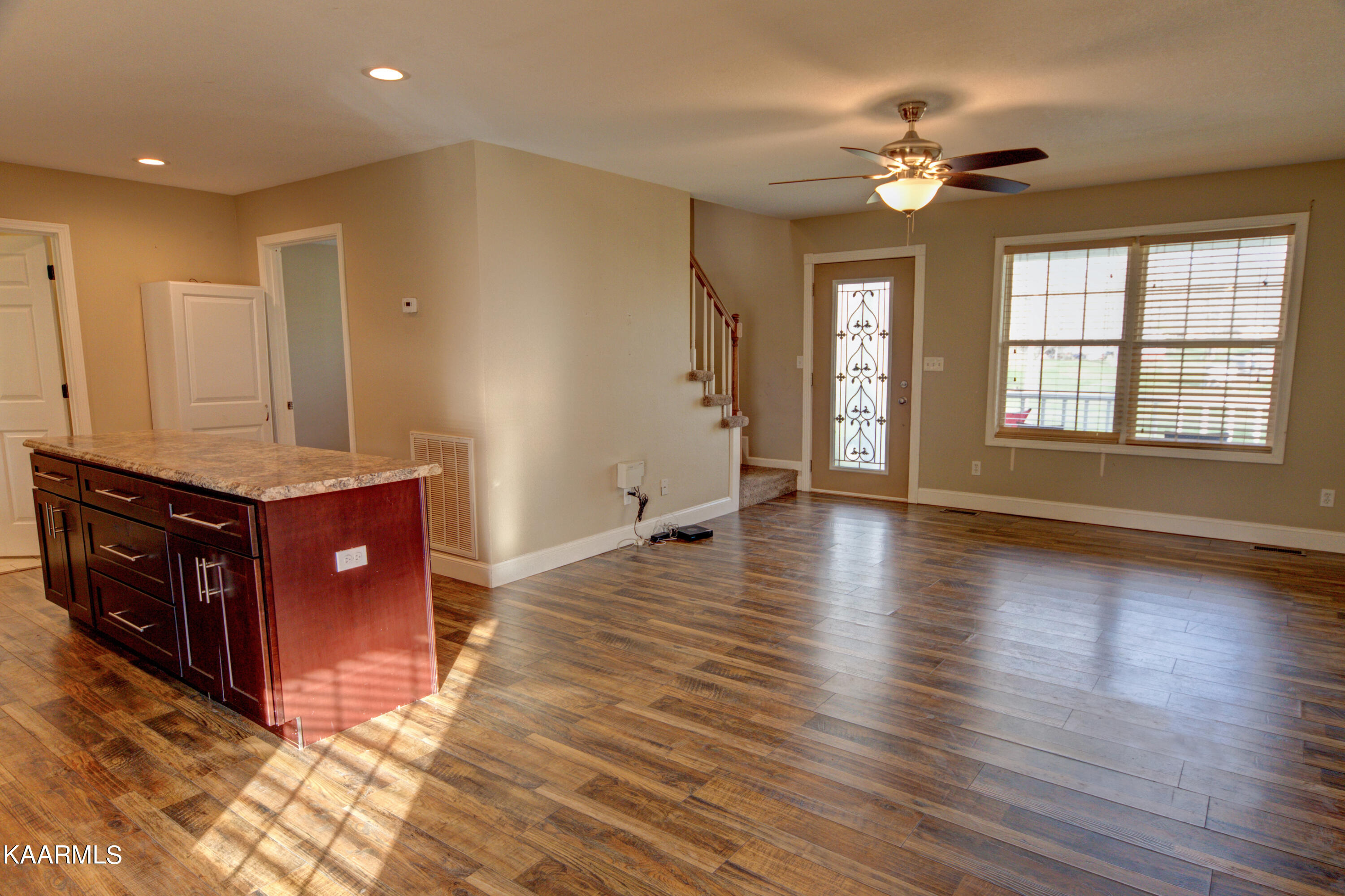 235 Troxel Drive Oneida, TN 37841 - Photo 7 of 34 235TroxelDr007