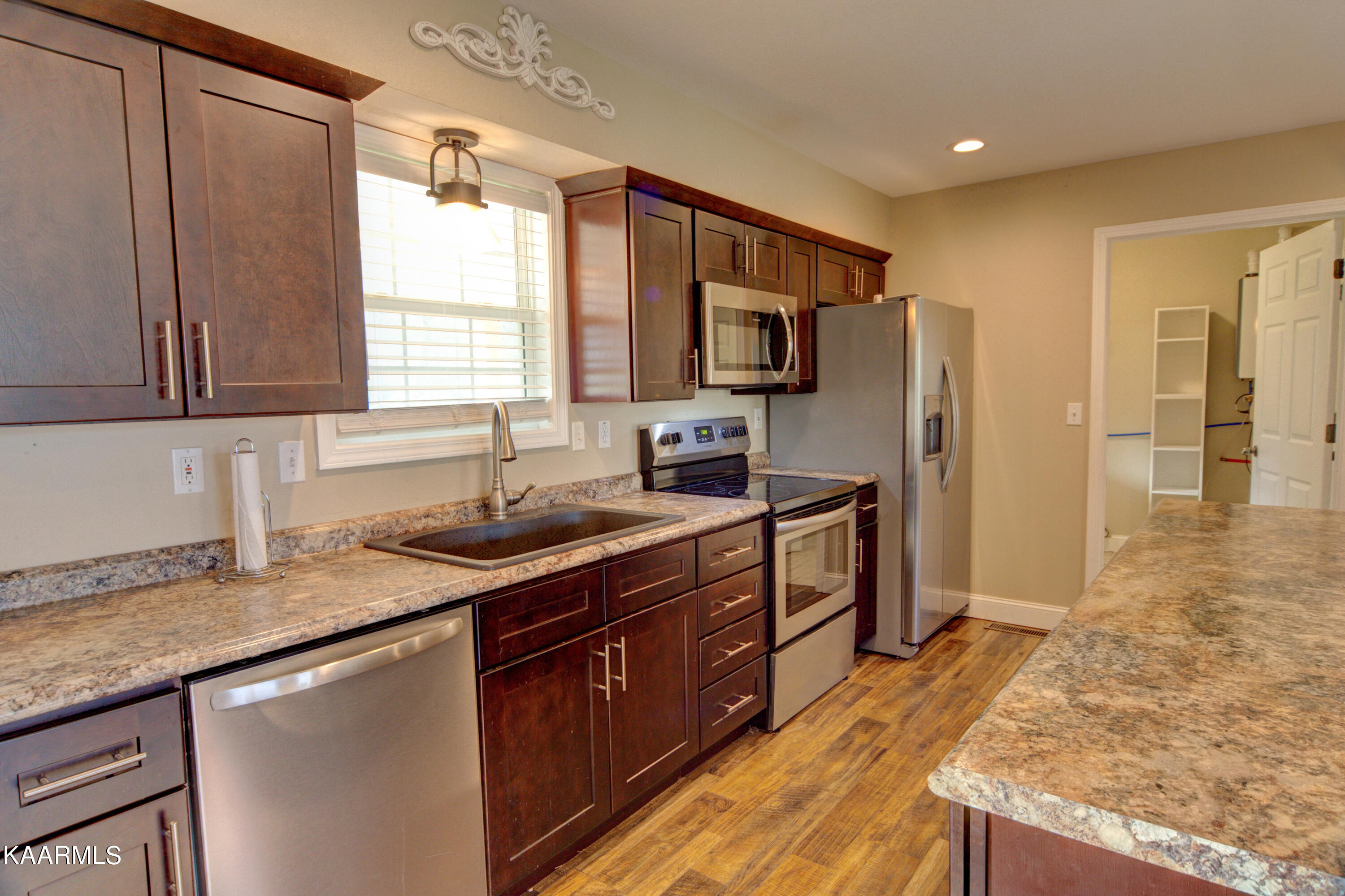 235 Troxel Drive Oneida, TN 37841 - Photo 8 of 34 235TroxelDr008