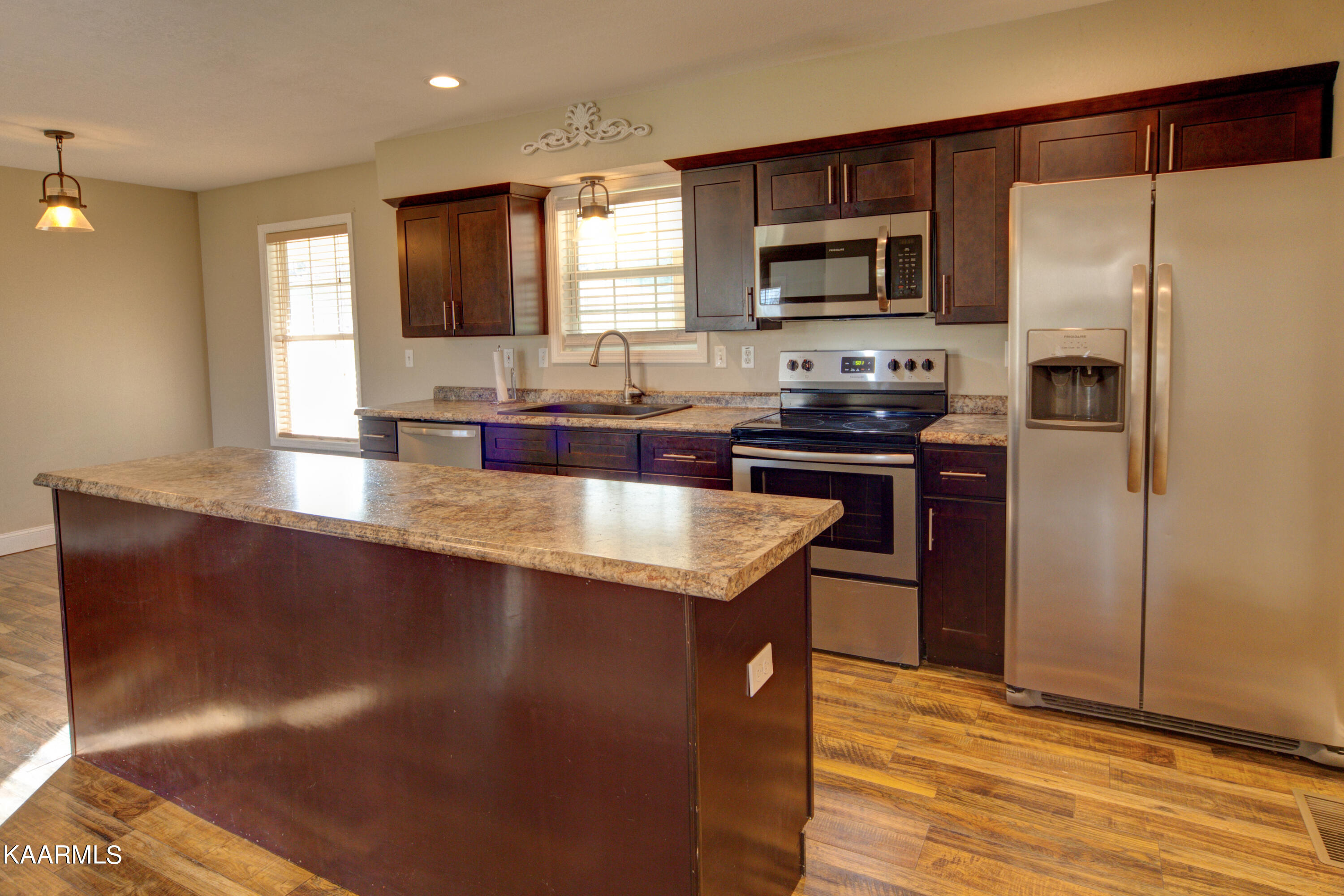 235 Troxel Drive Oneida, TN 37841 - Photo 9 of 34 235TroxelDr009