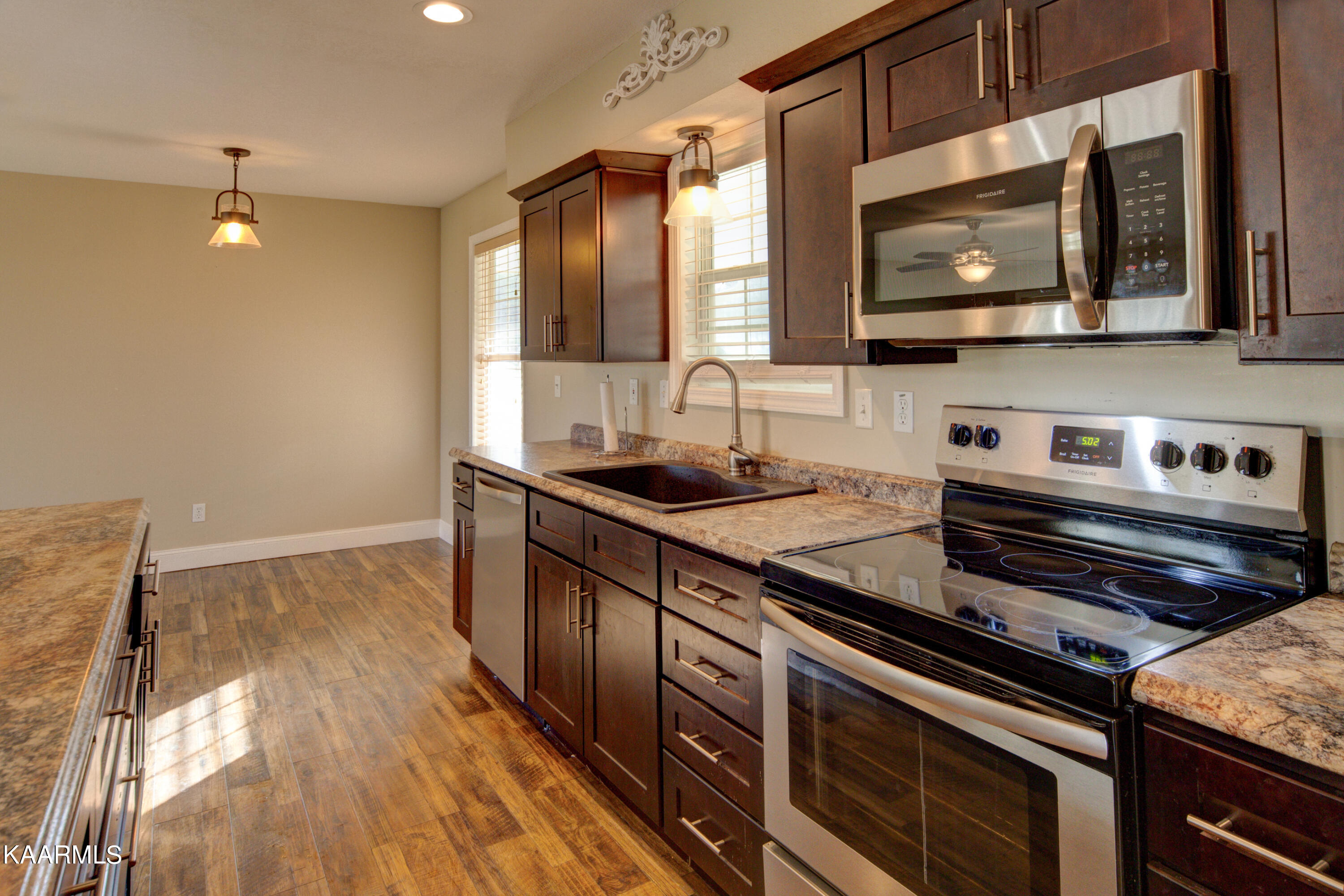235 Troxel Drive Oneida, TN 37841 - Photo 10 of 34 235TroxelDr010