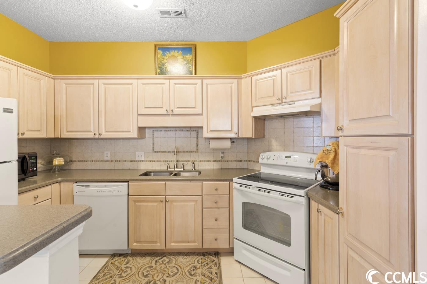 3301 Sweetwater Boulevard, Unit 1 Murrells Inlet, SC 29576 - Photo 12 of 25