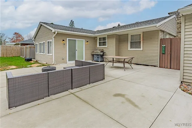 $269,900 | 7172 Rochester Road, Lockport Town, NY 14094