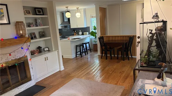 a view of a kitchen and dining room