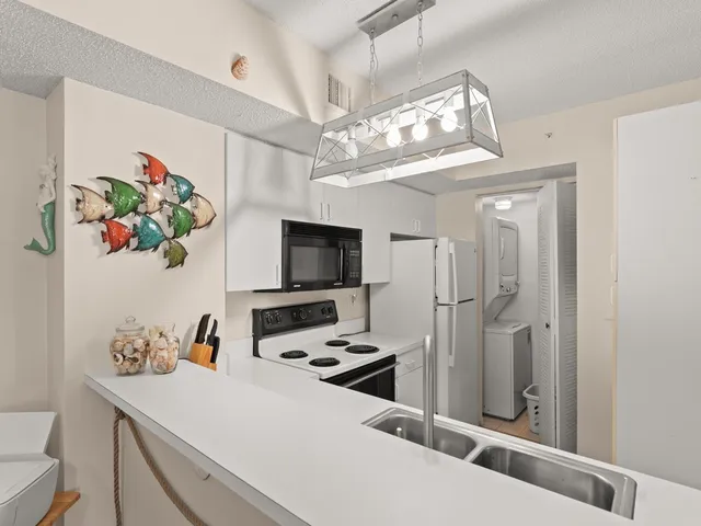 $255,000 | 1590 South 42ND Circle, Unit 208, Vero Beach, FL 32967