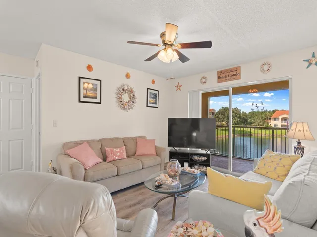 $255,000 | 1590 South 42ND Circle, Unit 208, Vero Beach, FL 32967