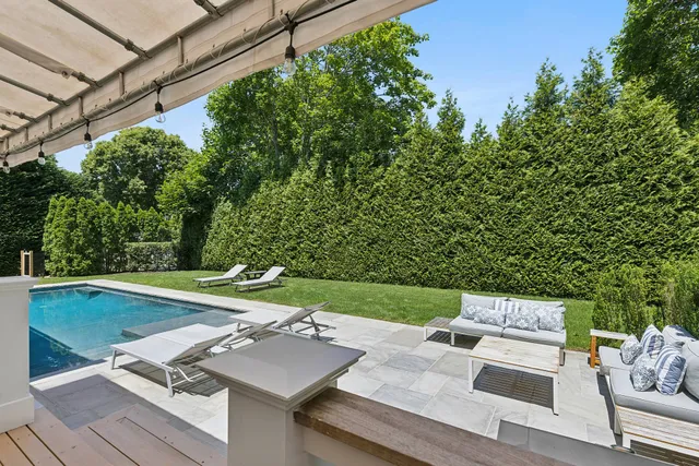 a picture of a shelf