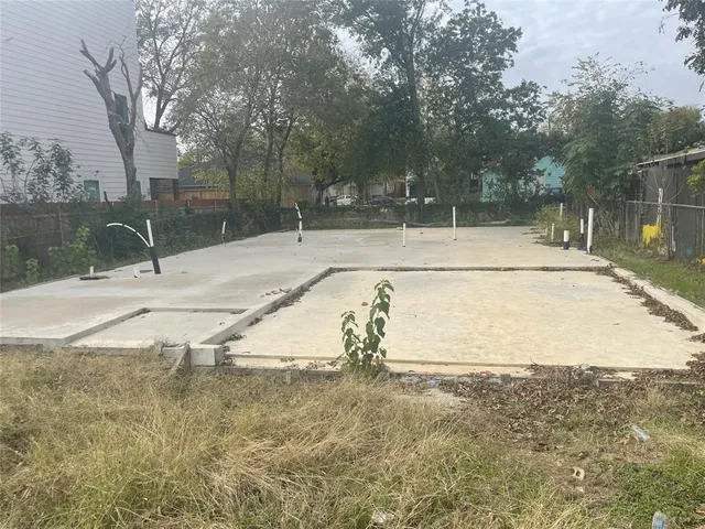 a view of a yard with trees