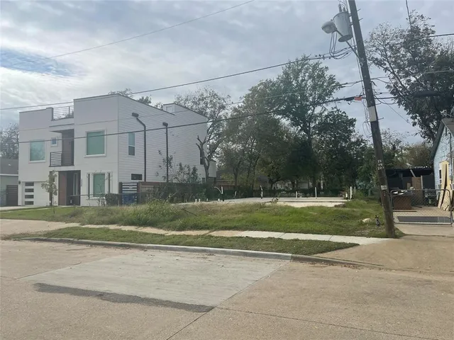 a view of a big house in a big yard with large trees