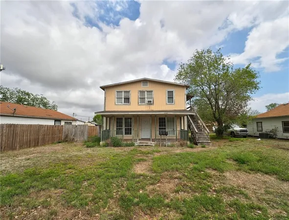 $130,000 | 1106 East Huisache Avenue, Kingsville, TX 78363