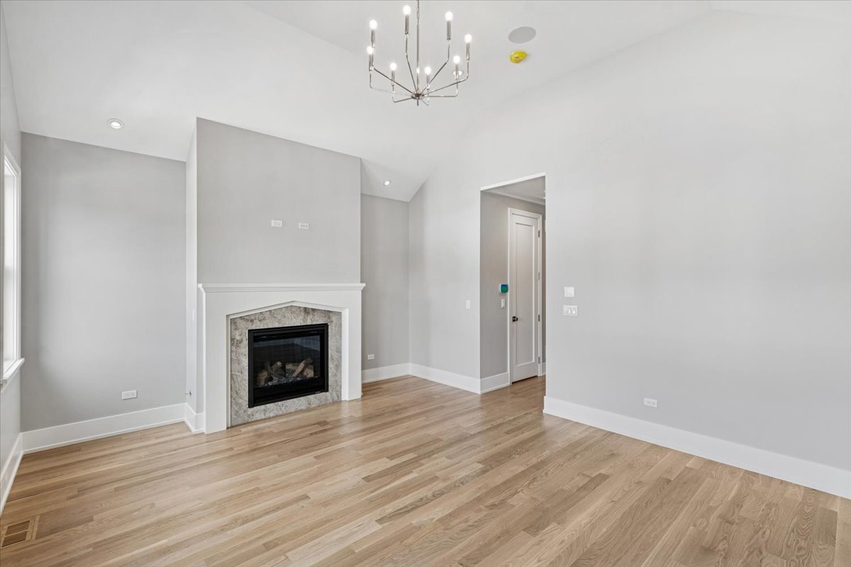 1932 West Wolfram Street Chicago, IL 60657 - Photo 15 of 44