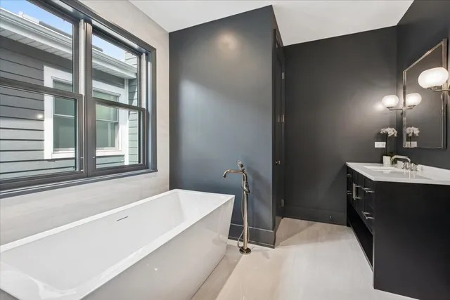 $2,200,000 | 1932 West Wolfram Street, Chicago, IL 60657