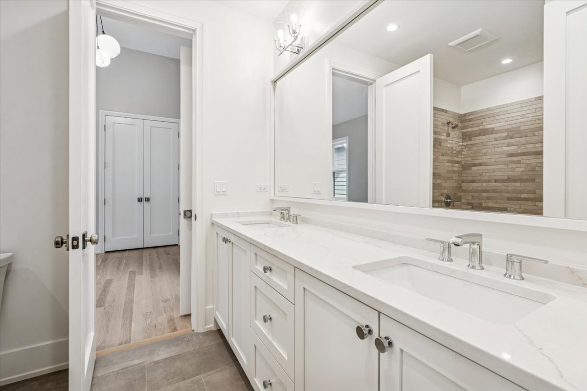 1932 West Wolfram Street Chicago, IL 60657 - Photo 24 of 44