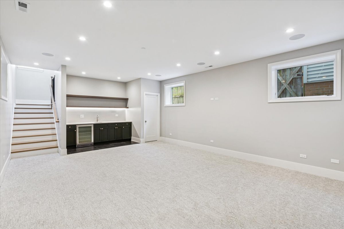 1932 West Wolfram Street Chicago, IL 60657 - Photo 27 of 44