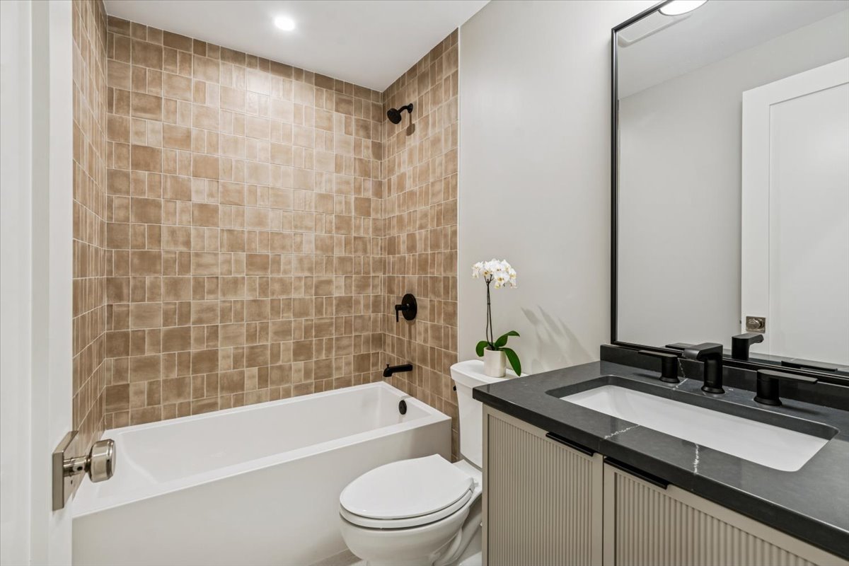 1932 West Wolfram Street Chicago, IL 60657 - Photo 28 of 44