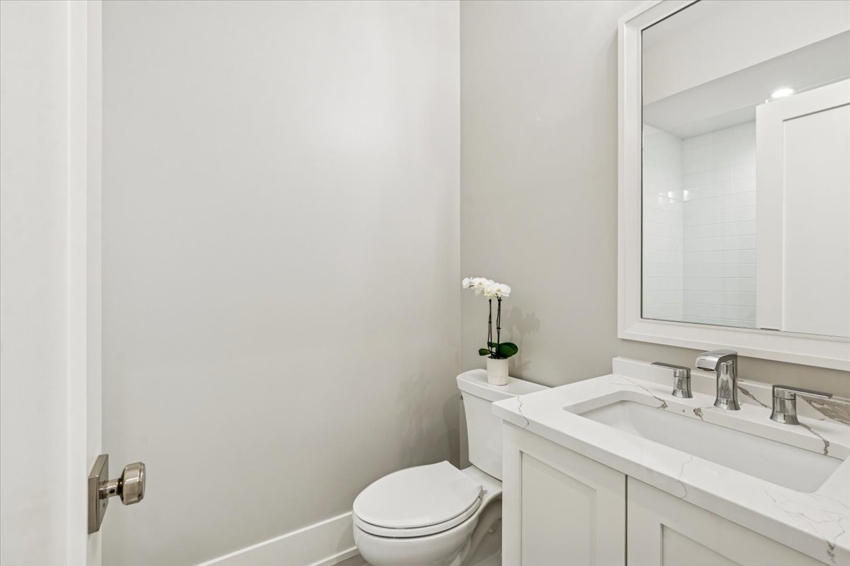 1932 West Wolfram Street Chicago, IL 60657 - Photo 31 of 44