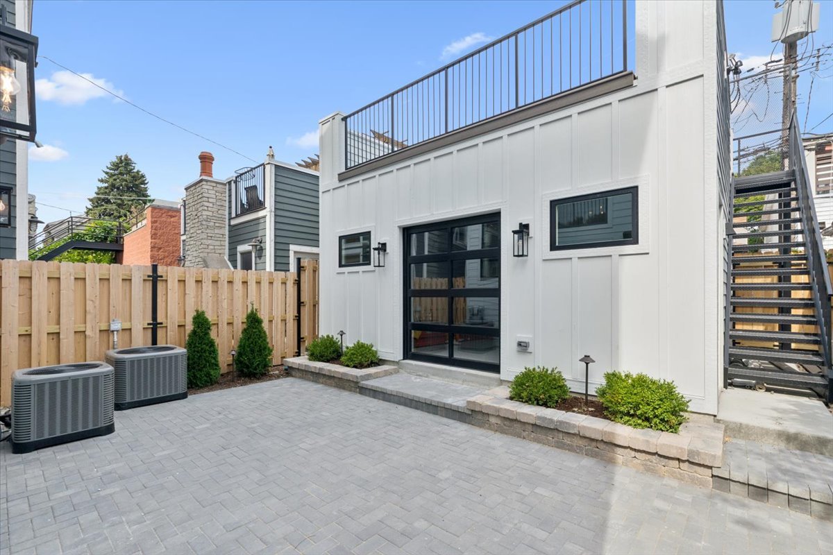 1932 West Wolfram Street Chicago, IL 60657 - Photo 33 of 44