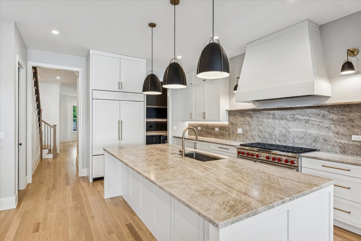 1932 West Wolfram Street Chicago, IL 60657 - Photo 6 of 44