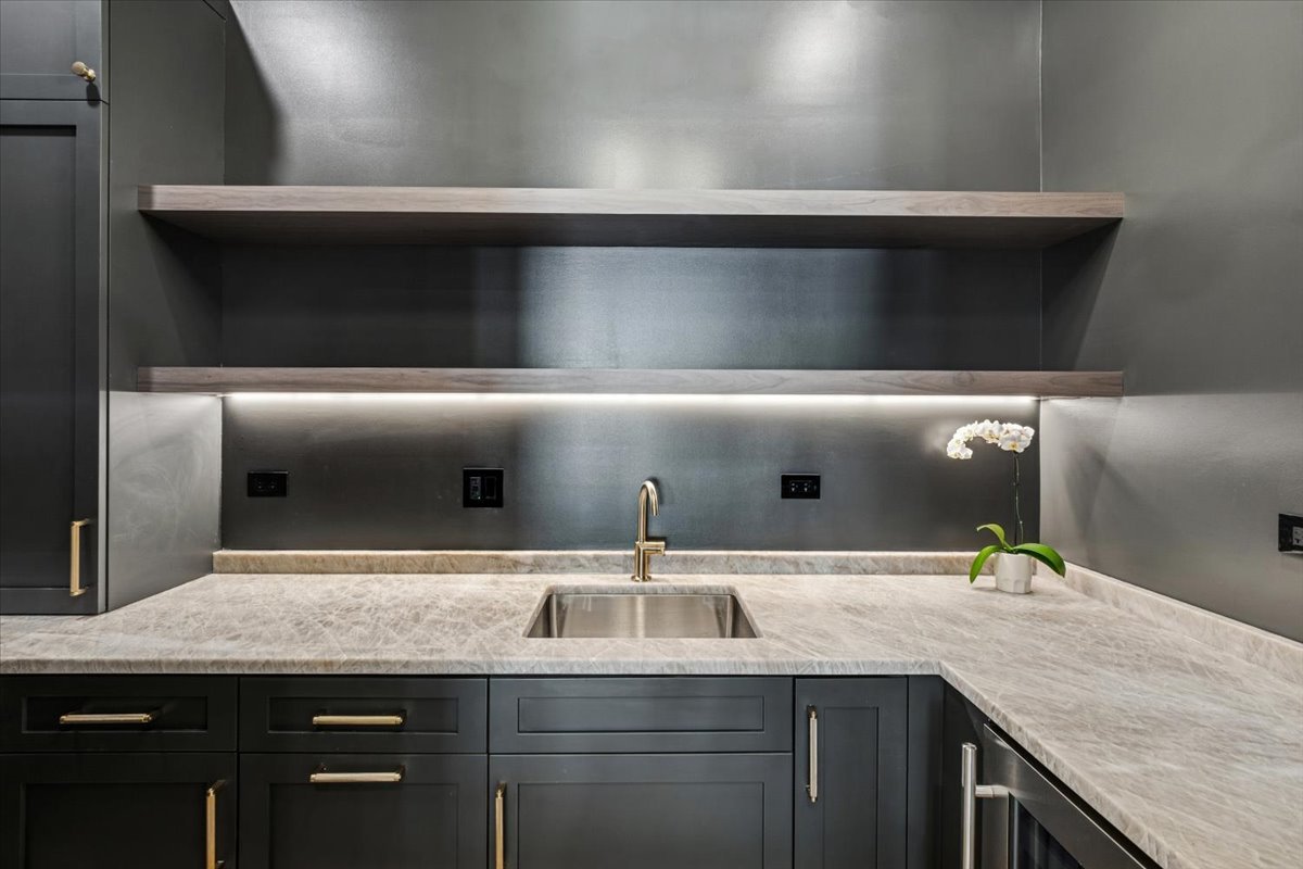 1932 West Wolfram Street Chicago, IL 60657 - Photo 9 of 44