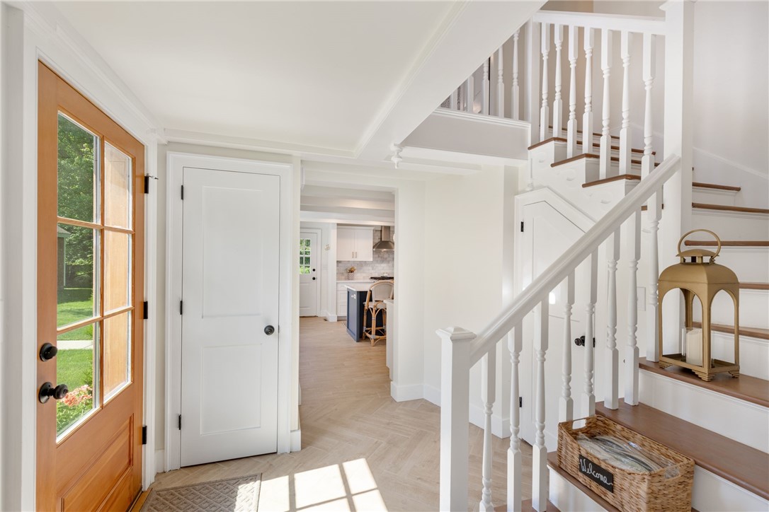 376 East Shore Road Jamestown, RI 02835 - Photo 8 of 37