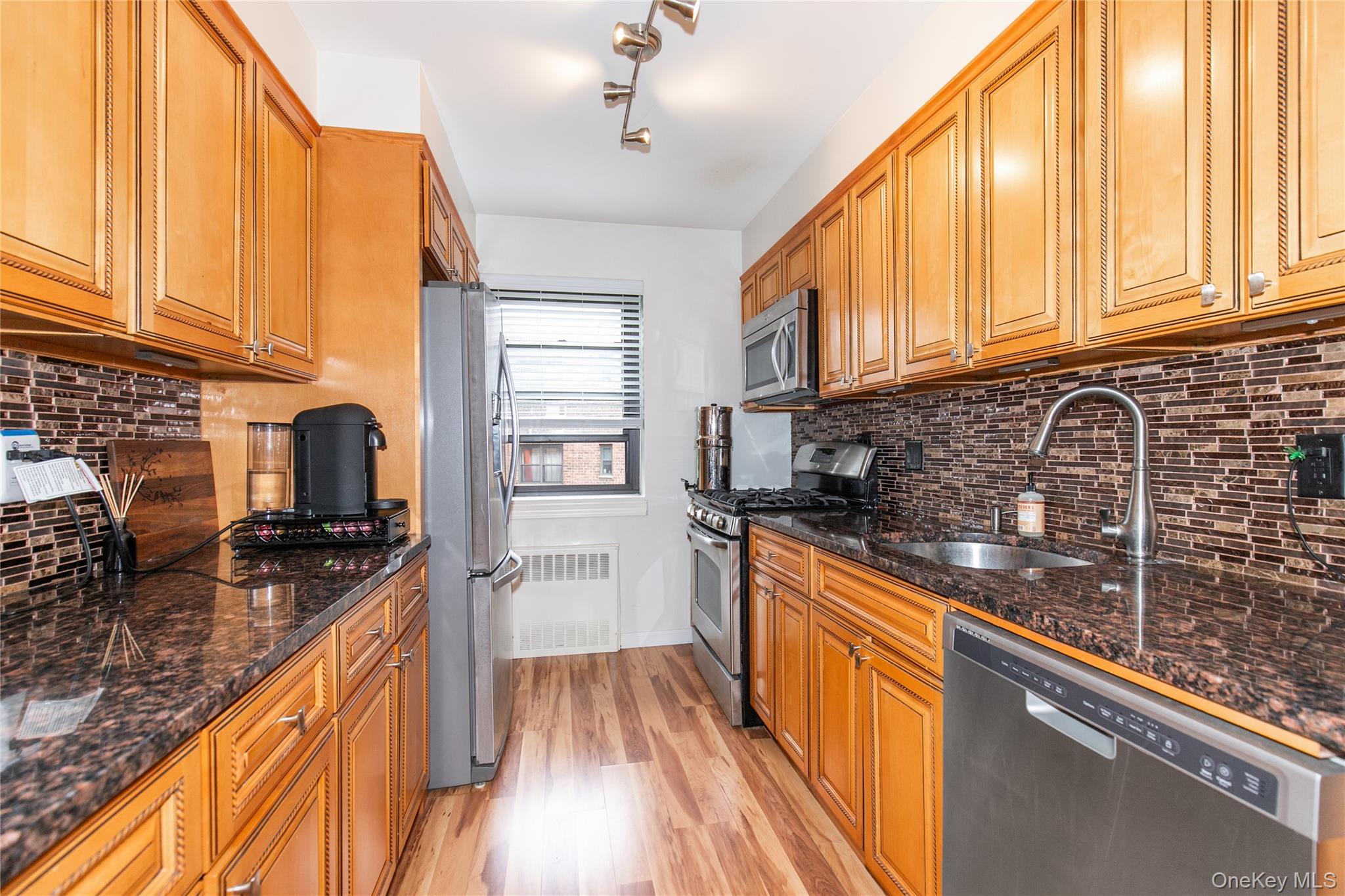 35 Knightsbridge Road, Unit 2B Great Neck, NY 11021 - Photo 8 of 20