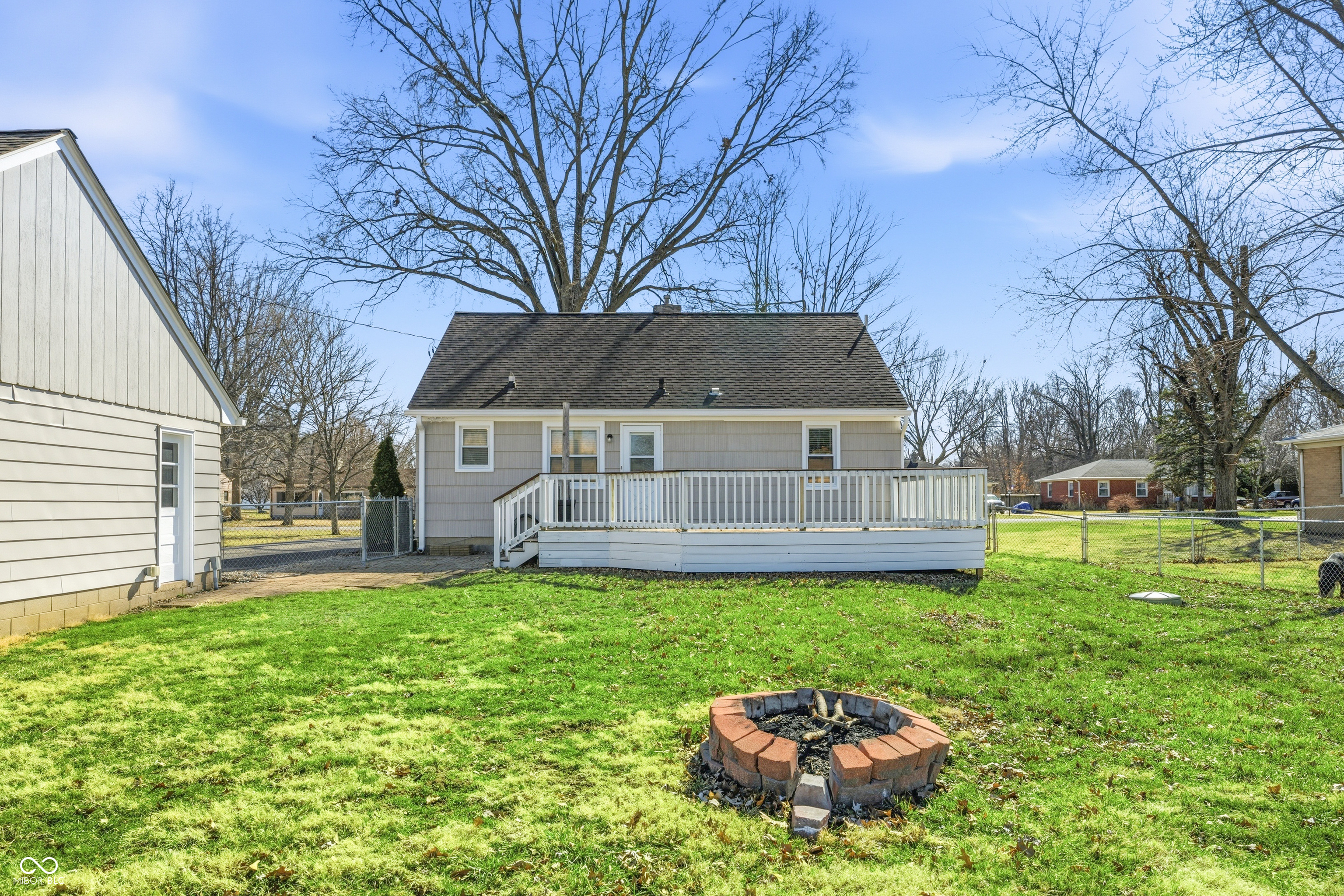 428 Maxwell Road Indianapolis, IN 46217 - Photo 2 of 36 Gallery Image 2