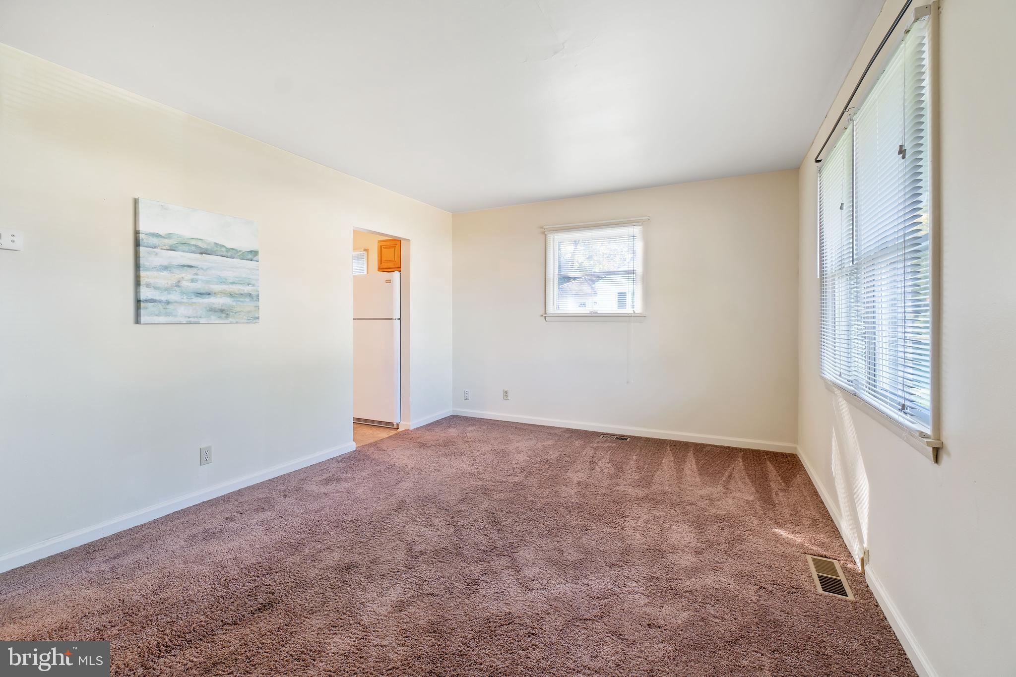136 Friendship Road Elkton, MD 21921 - Photo 4 of 21 LIVING ROOM
