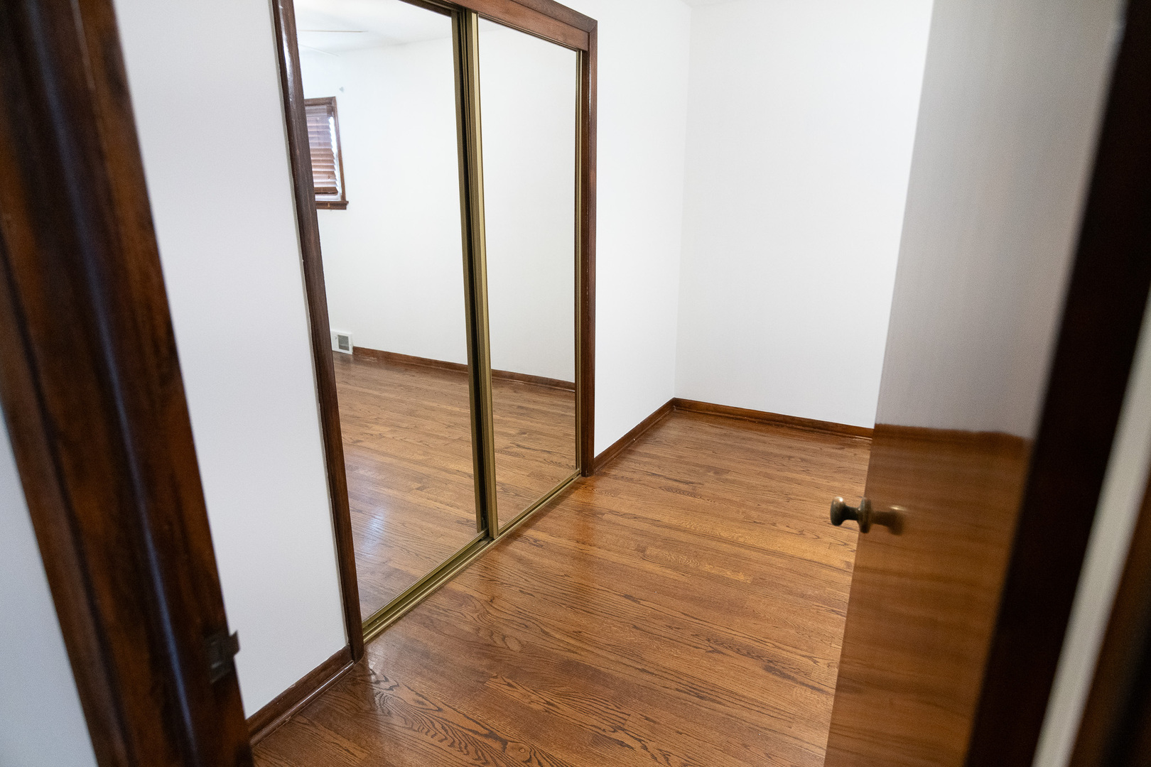 6645 Riverside Drive Tinley Park, IL 60477 - Photo 15 of 38 a view of hallway with stairs